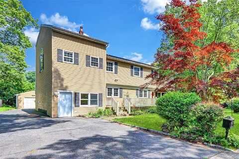 89 Circuit Road, Bellport, NY 11713