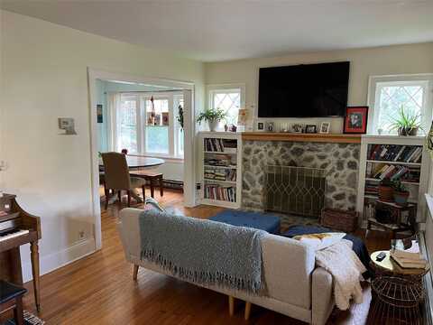 25 Willow Avenue, Huntington, NY 11743