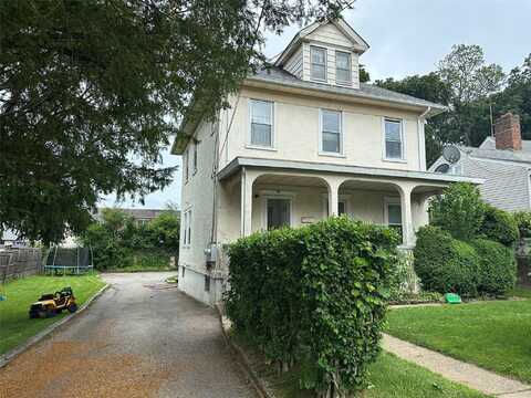 61 Nassau Avenue, Glen Cove, NY 11542