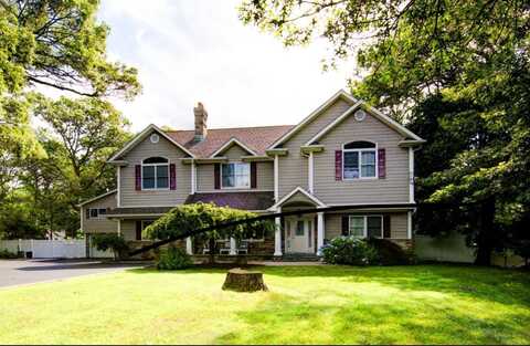 97 Chestnut Street, Mount Sinai, NY 11766