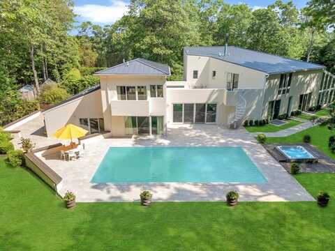 2222 Noyack Road, Sag Harbor, NY 11963