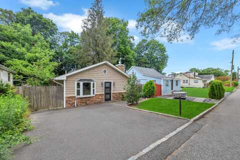 30 Harding Road, Ronkonkoma, NY 11779