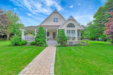 600 Shipyard Lane, East Marion, NY 11939