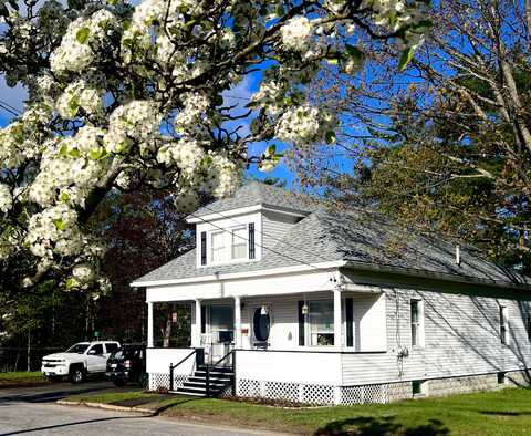 99 Pine Street, Paris, ME 04281