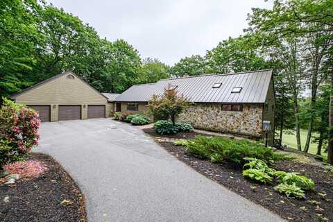 15 Inverness Road, Falmouth, ME 04105