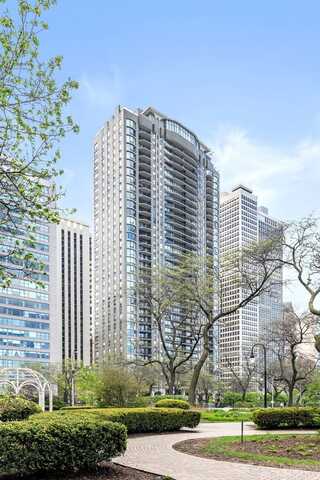 1040 N Lake Shore Drive, Chicago, IL 60611