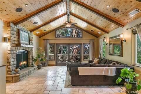 1036 Venus Way, Crestline, CA 92325