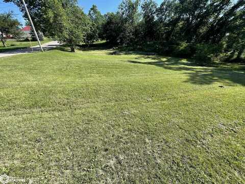 536 N 3Rd Street, Centerville, IA 52544