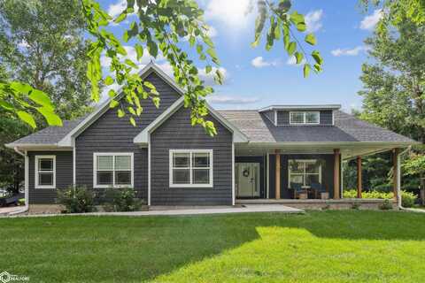 2404 Evergreen Circle, State Center, IA 50247