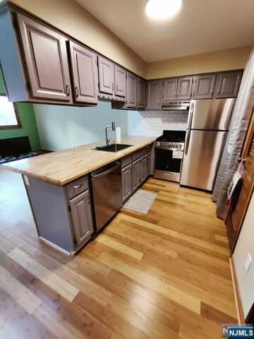 2 E Davos Drive 4, Vernon, NJ 07462