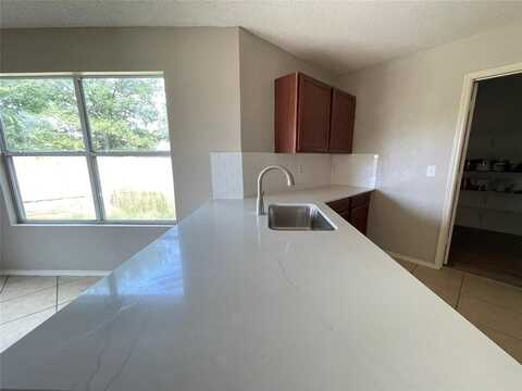 1002 Richmond Drive, Ennis, TX 75119