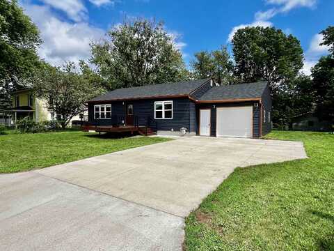 406 S Court St, Elk Point, SD 57025