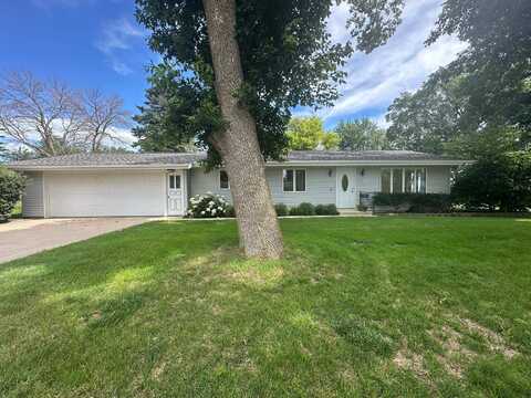 210 E Ash Street, Cleghorn, IA 51014