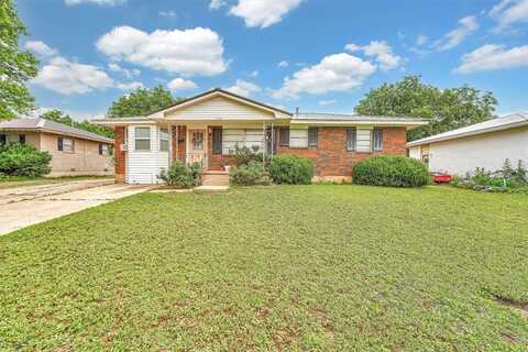 305 Gary Street, Mangum, OK 73554