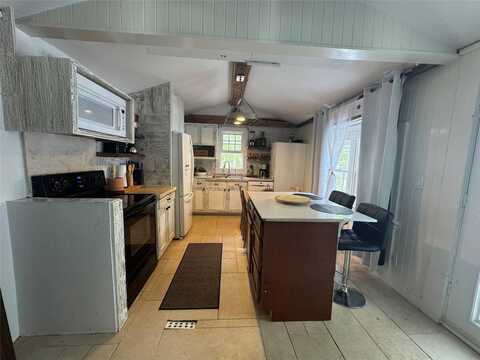 620 Montauk Highway, Westhampton Beach, NY 11978