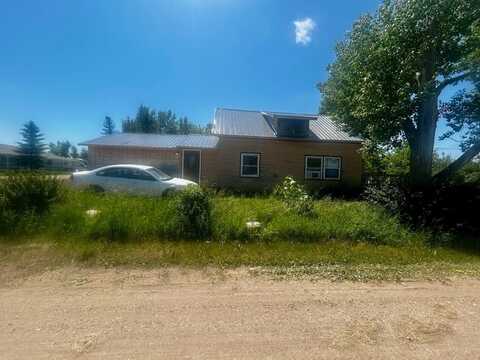 402 Fisk St, Wildrose, ND 58795