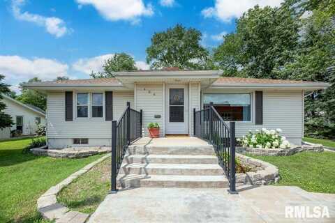 404 E 5TH Street, Mackinaw, IL 61755