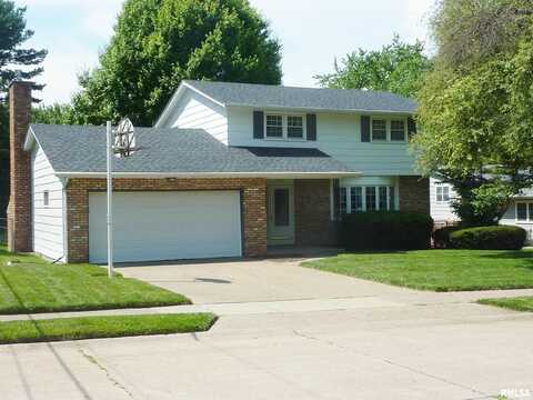 2615 E 39TH Street, Davenport, IA 52807