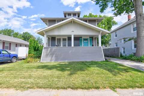 715 W MARKET Street, Taylorville, IL 62568