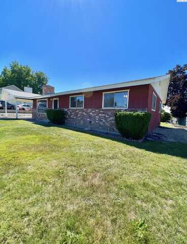 521 Terry St., Sunnyside, WA 98944