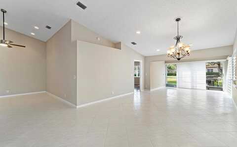 7742 Coral Lake Dr, Delray Beach, FL 33446