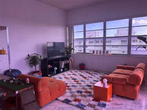 18051 Biscayne Blvd, North Miami Beach, FL 33160
