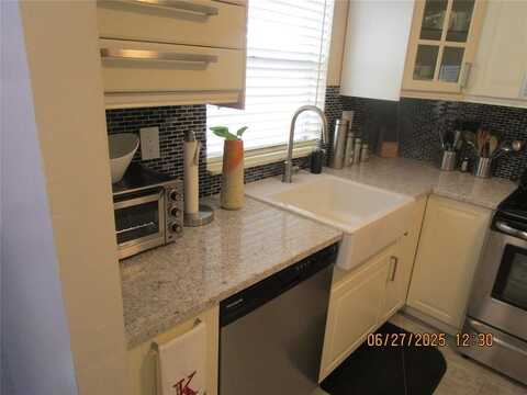 9700 Sunrise Lakes Blvd, Sunrise, FL 33322