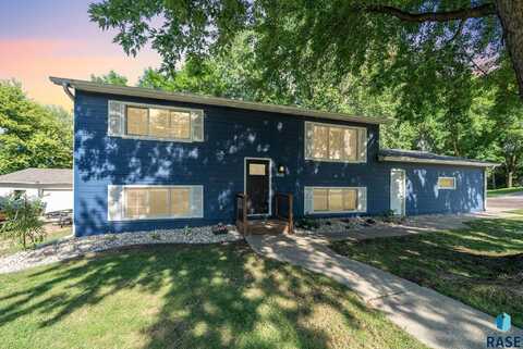 408 Maple St, Valley Springs, SD 57068