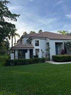 579 Prestwick Circle, Palm Beach Gardens, FL 33418