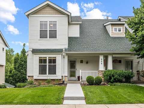906 New Century Boulevard S, Maplewood, MN 55119
