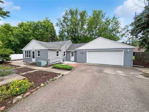 6043 17th Street N, Oakdale, MN 55128