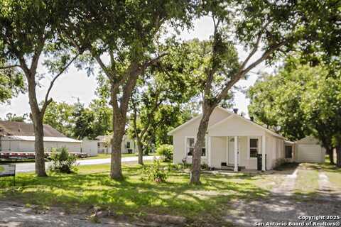 801 Hayden St, El Campo, TX 77437
