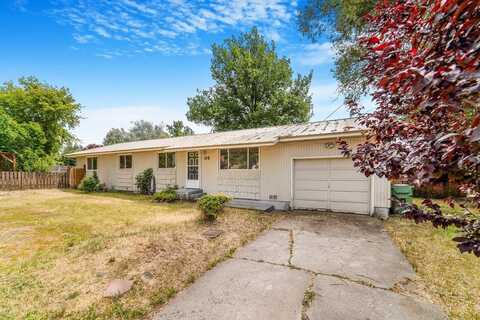 34 E Lake Ave, Rockford, WA 99030