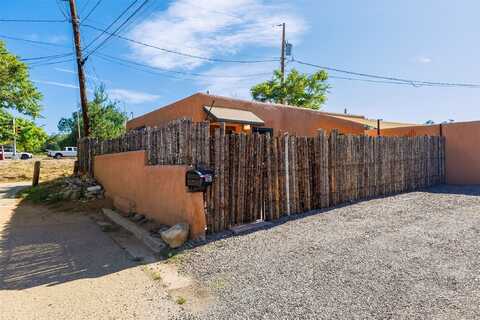 157 Duran, Santa Fe, NM 87501