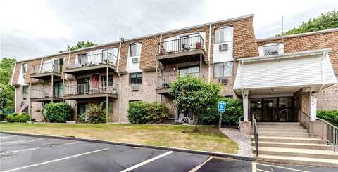 752 Quaker Lane, Warwick, RI 02818