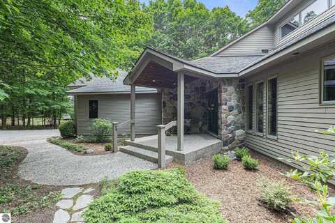4405 Highland Drive, Beulah, MI 49617