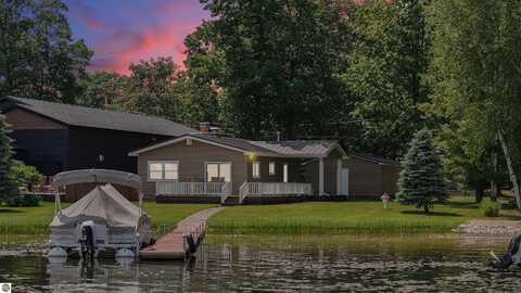 7389 W White Birch Avenue, Lake City, MI 49651