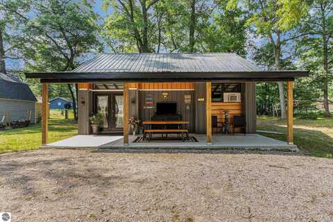 6932 Railroad Street, Harrison, MI 48625