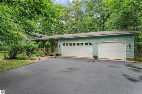 5093 Jacks Trail, Traverse City, MI 49684