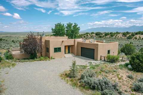 976 Hwy 110, Ranchos de Taos, NM 87557
