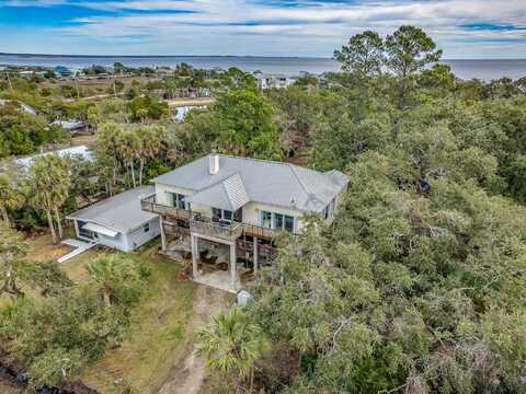 27 W Point Dr, Crawfordville, FL 32327