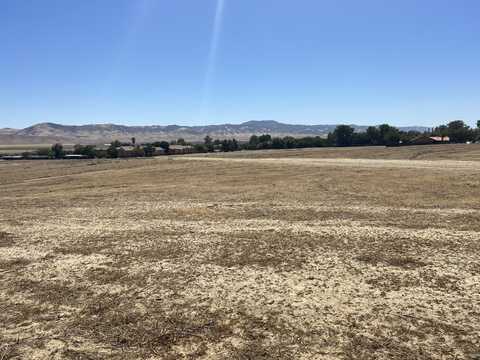 E Lassen Street, Avenal, CA 93204