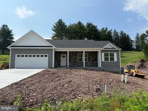 8 COUNTRY CLUB ROAD, ASHLAND, PA 17921