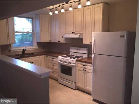 239 S BAYBERRY LANE, UPPER DARBY, PA 19082