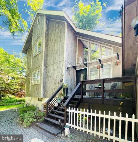 62 EAST CREEK VIEW DRIVE, GOULDSBORO, PA 18424