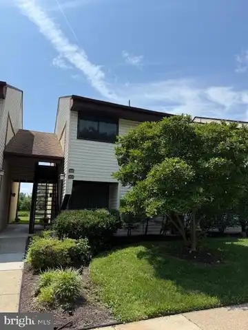 28 E DAISY LANE, MOUNT LAUREL, NJ 08054