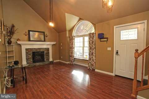 158 DAVIS CIRCLE, BUSHKILL, PA 18324