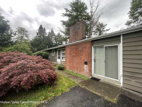 18 Marys Avenue, Saugerties, NY 12477