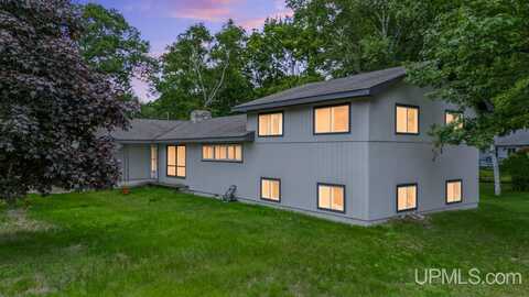 2511 S 21st, Escanaba, MI 49829
