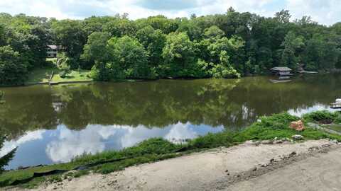 31 N Diamond Point Road, Monticello, IN 47960